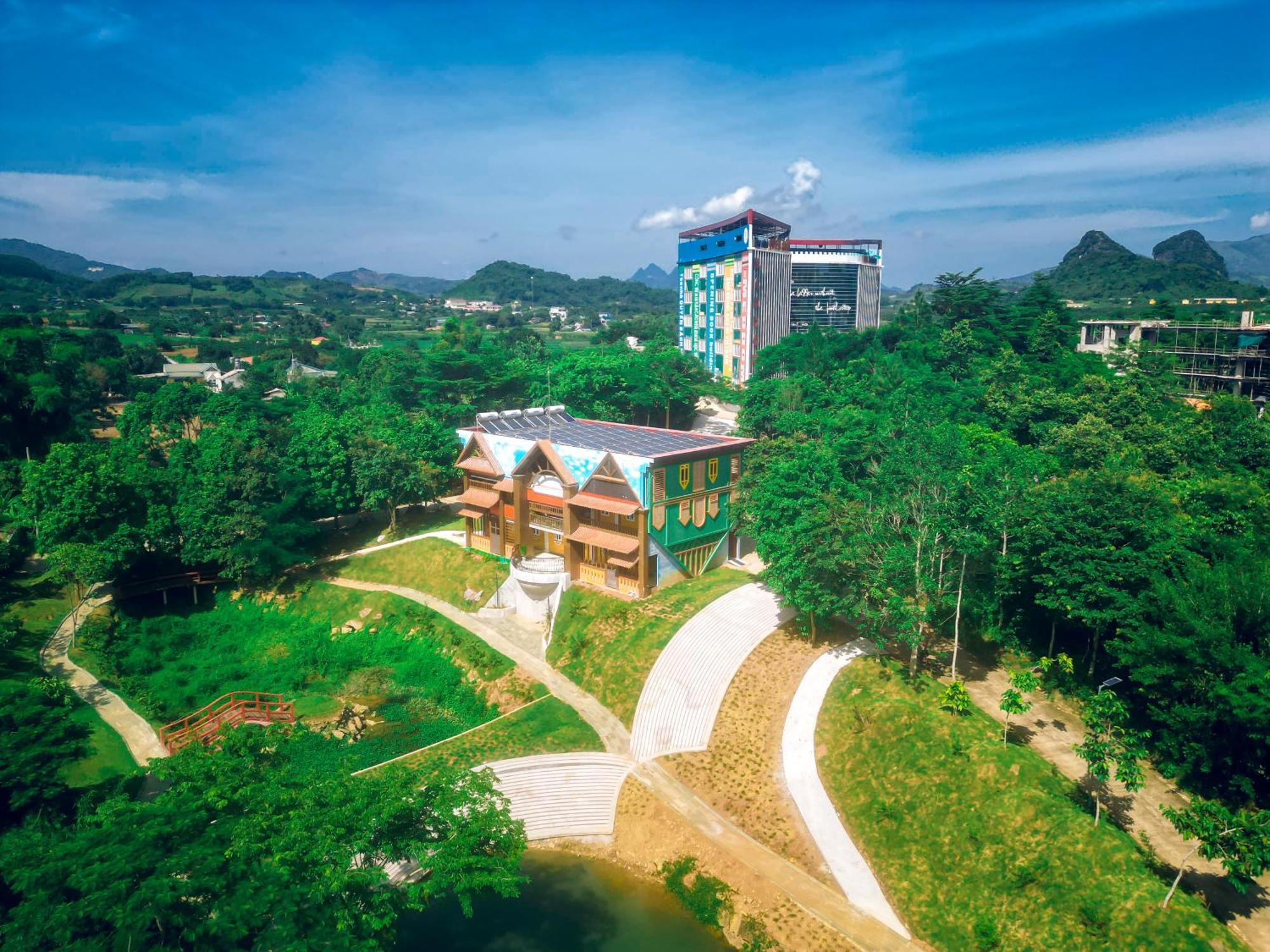Meddom Park Hotel Cao Phong Exterior photo